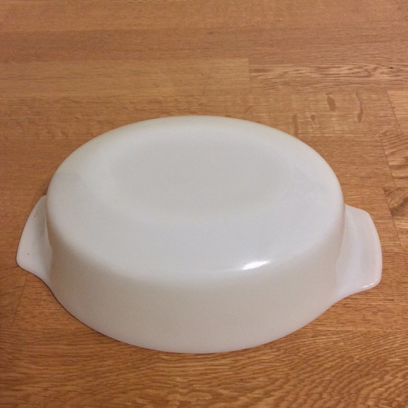 Milk Glass Vintage Bakeware Made in USA - Picture 2 of 5